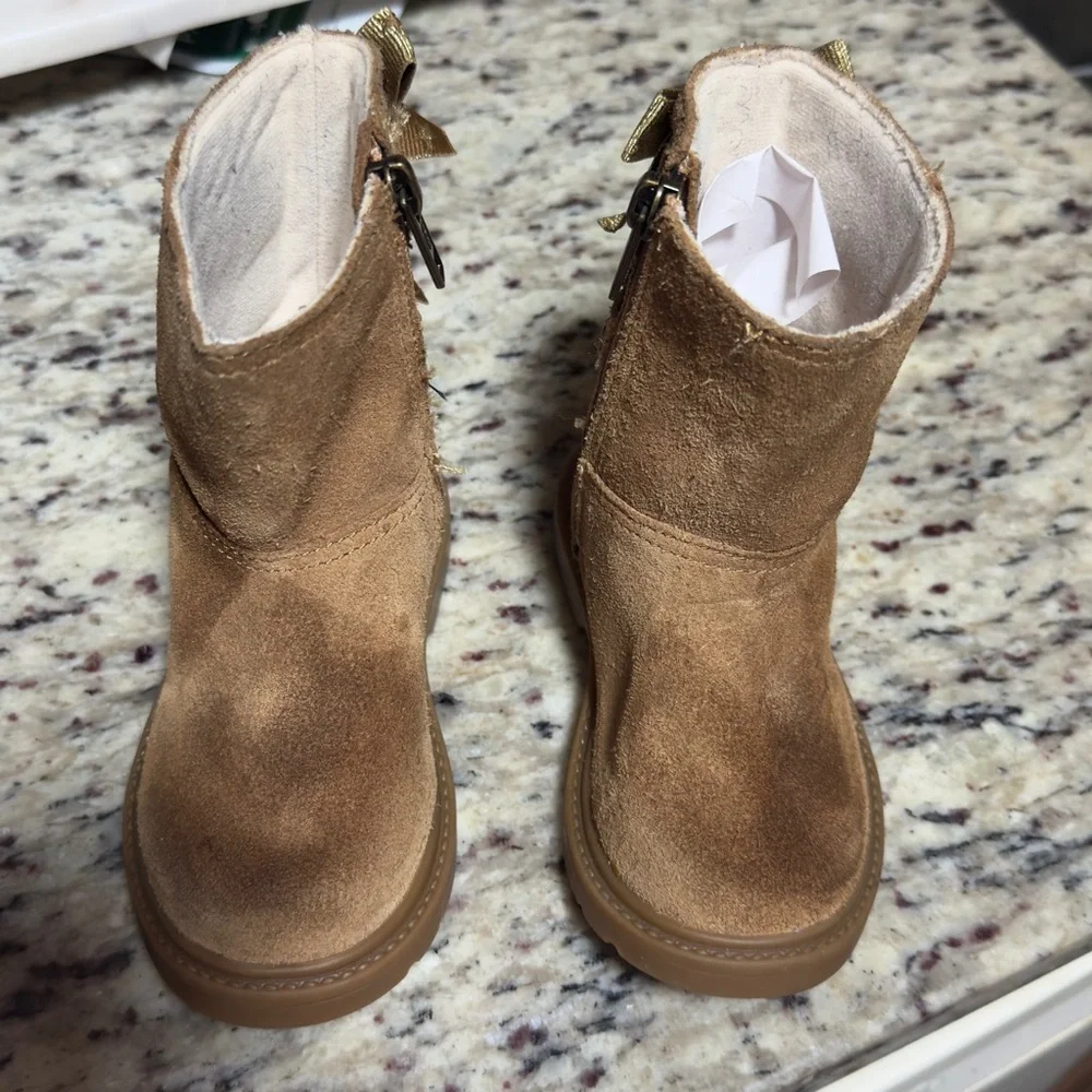 UGG Toddler Tan Boots with Durable Sole Sz‎ 7